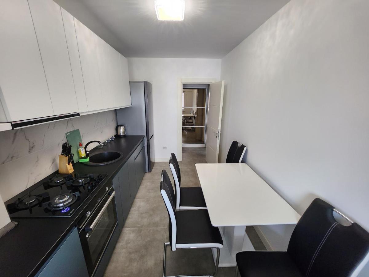 Near Airport 2 Rooms Apartments In Himson Iasi Exterior foto